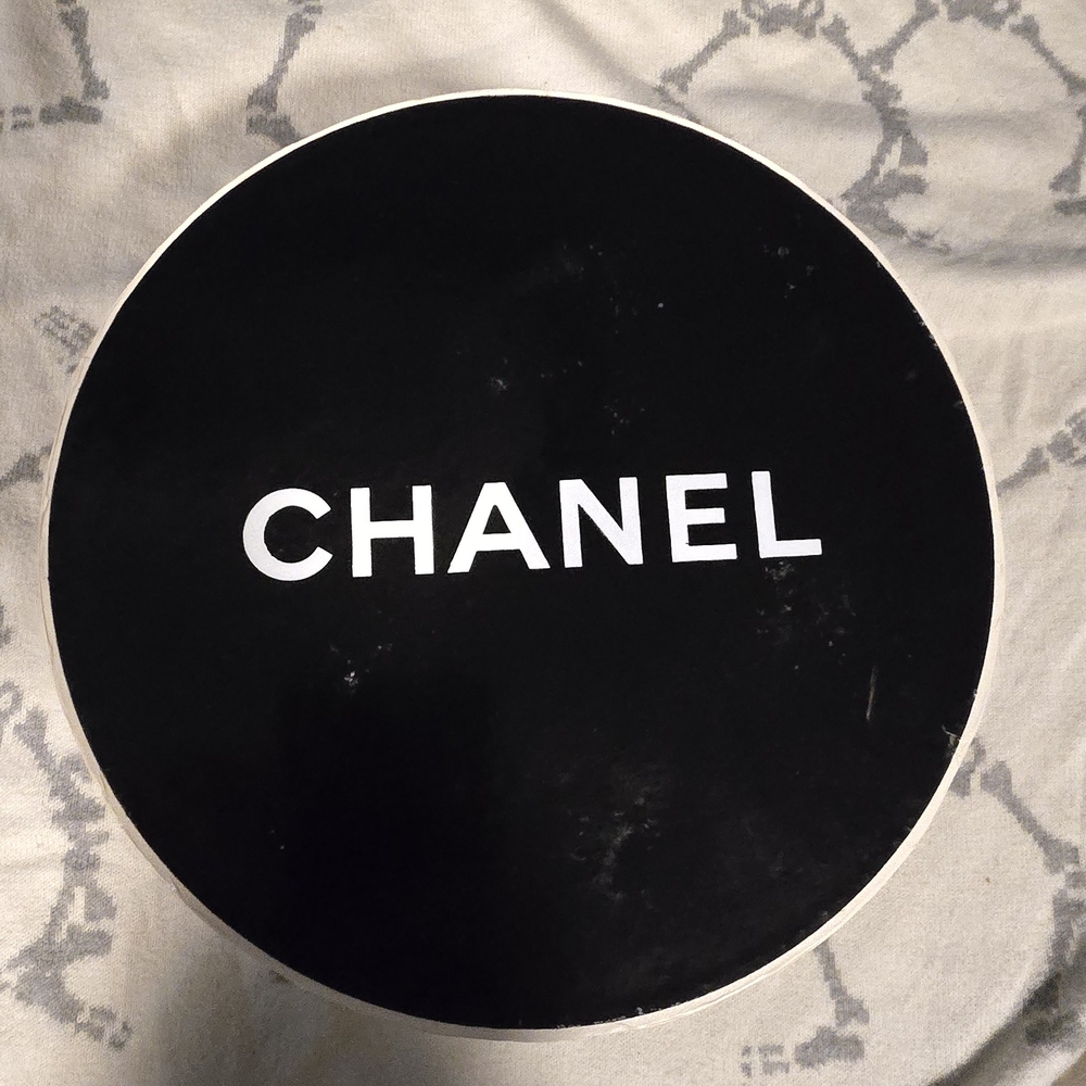 CHANEL Black and White Circular Box